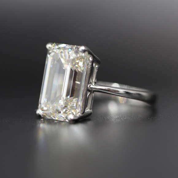 10.55 carat emerald cut diamond ring white gold - Picture 3 of 3